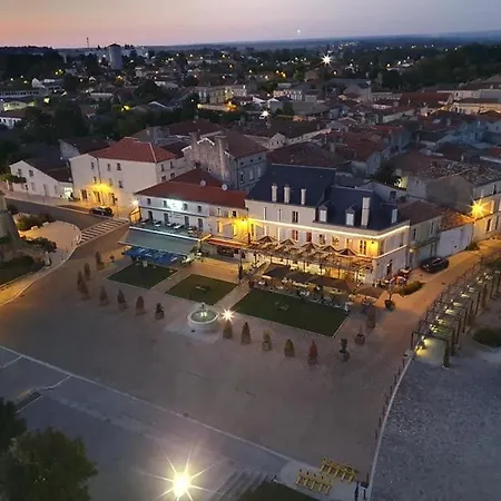 3 Face Au Donjon Hotel Pons