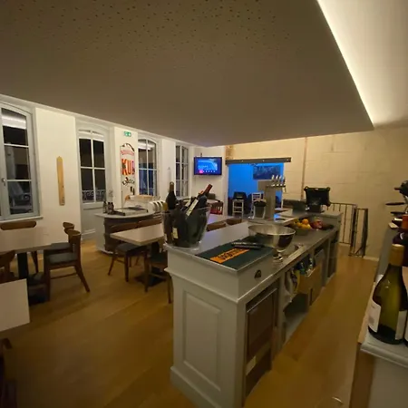 3 Face Au Donjon Hotel