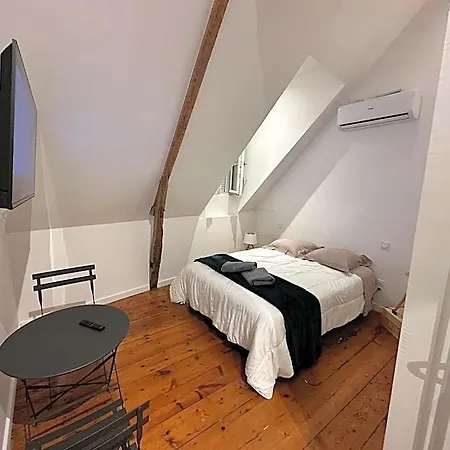 Hotell 4 Face Au Donjon *