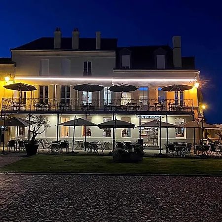 4 Face Au Donjon Hotell Pons